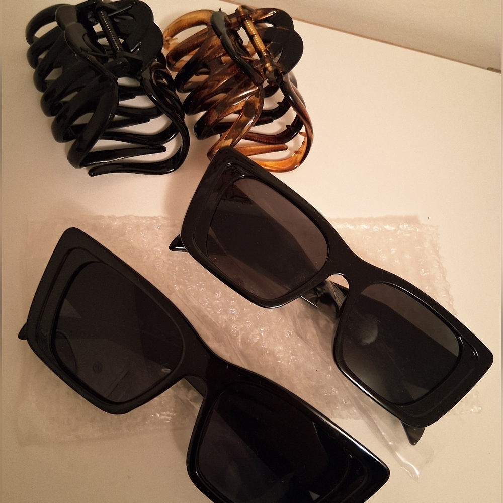 Bundle 2 Pairs Of Stylish Black Sunglasses With 2 Claw Clips
